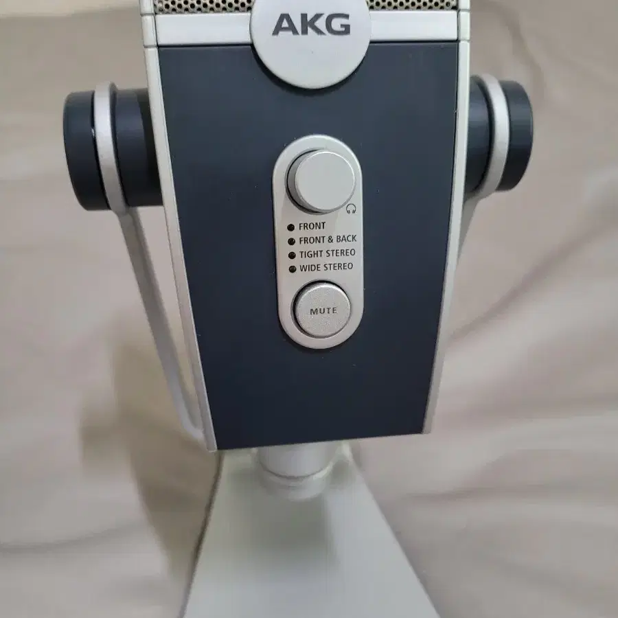 AKG 마이크 팔아요 주인을 찾고있어요