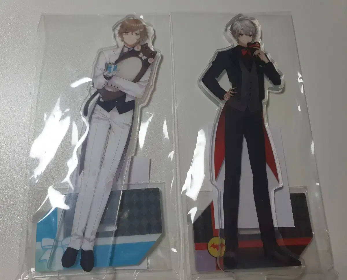 NIJISANJI Kurono and Kuzuha Kanae Valentine acrylic Stand