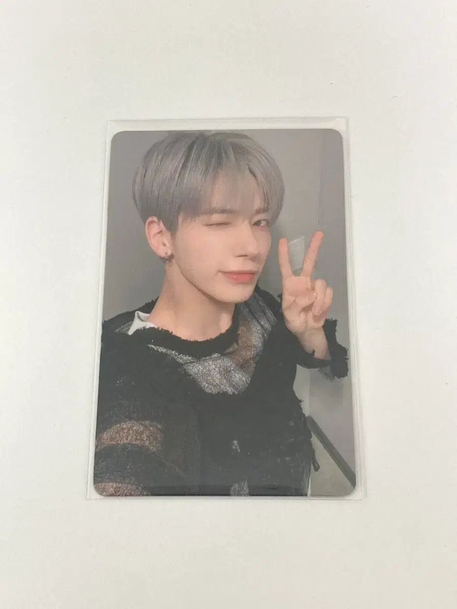 txt taehyun frieze yizhiyu tertiary photocard