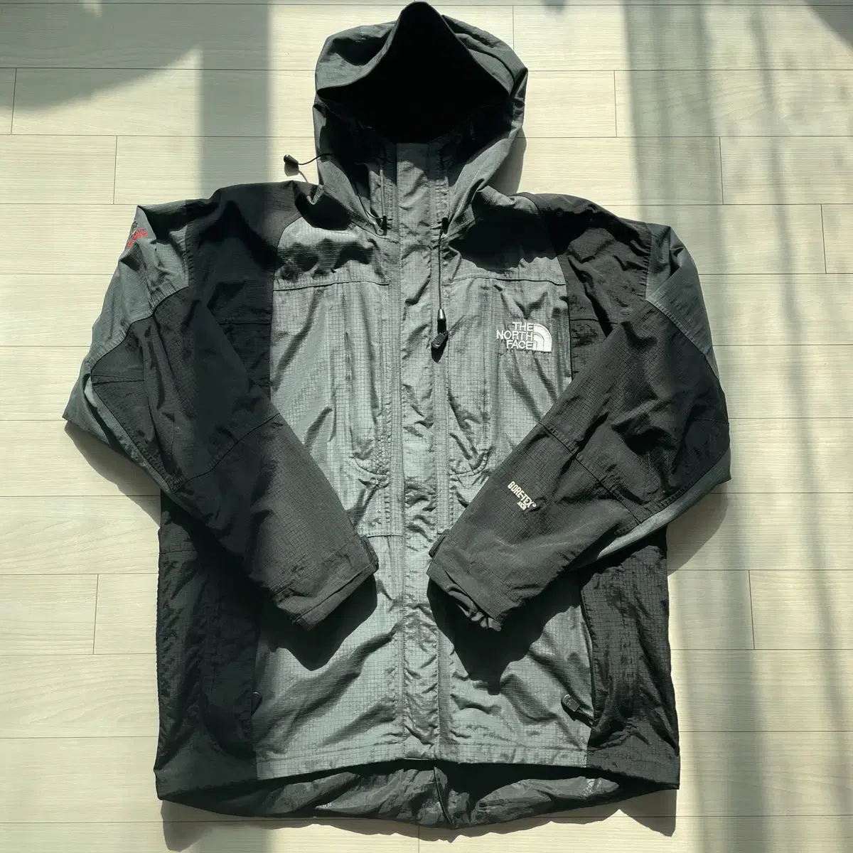 The North Face Summit Series Jumper Windbreaker Charcoal [XL]