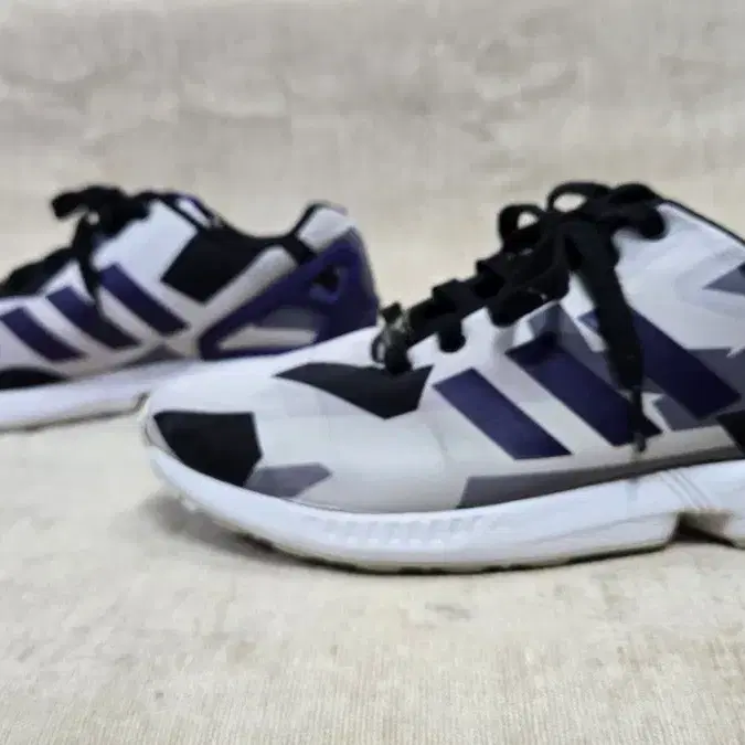 아디다스280cm- ZX FLUX WHITE PURPLE BLACK