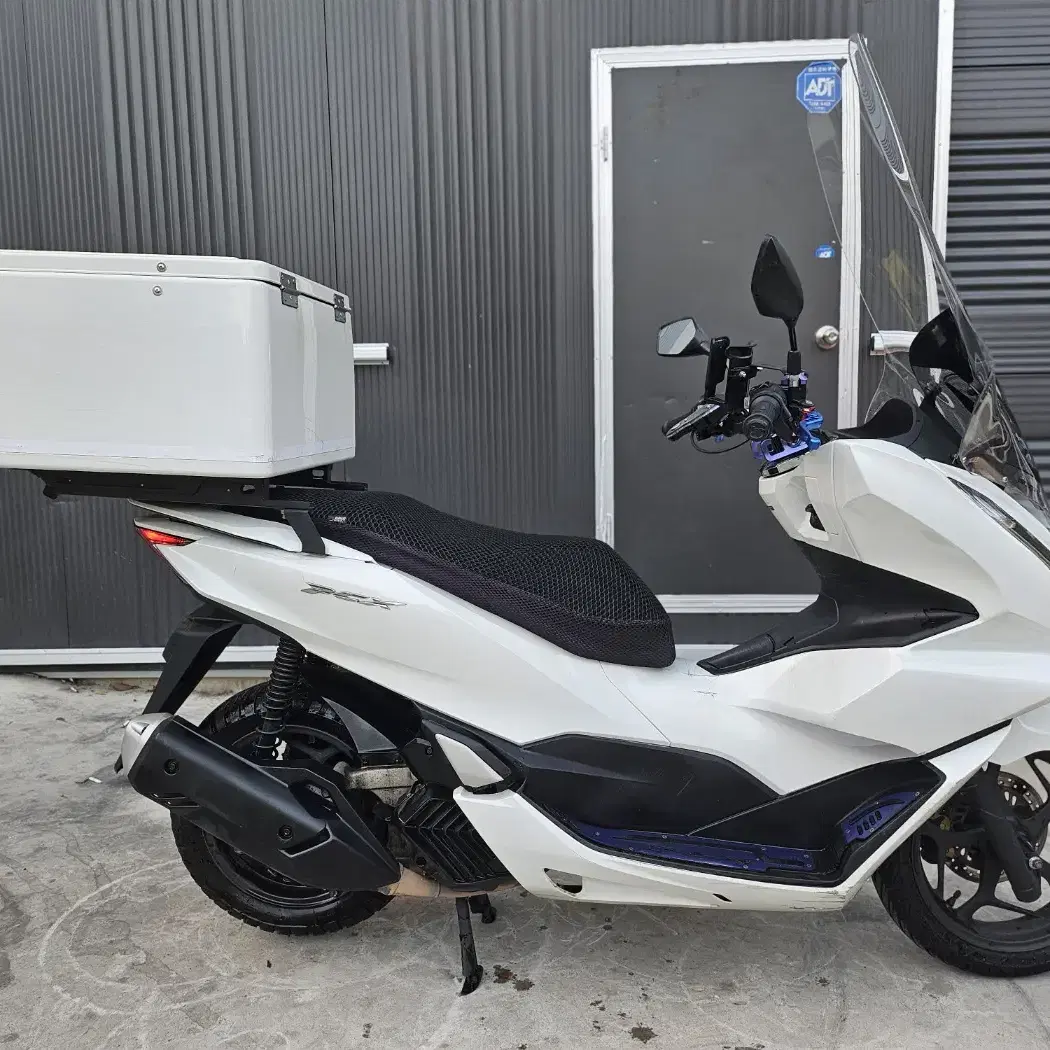 pcx125 22년식 3만키로 배달세팅 최저가로 판매합니다.