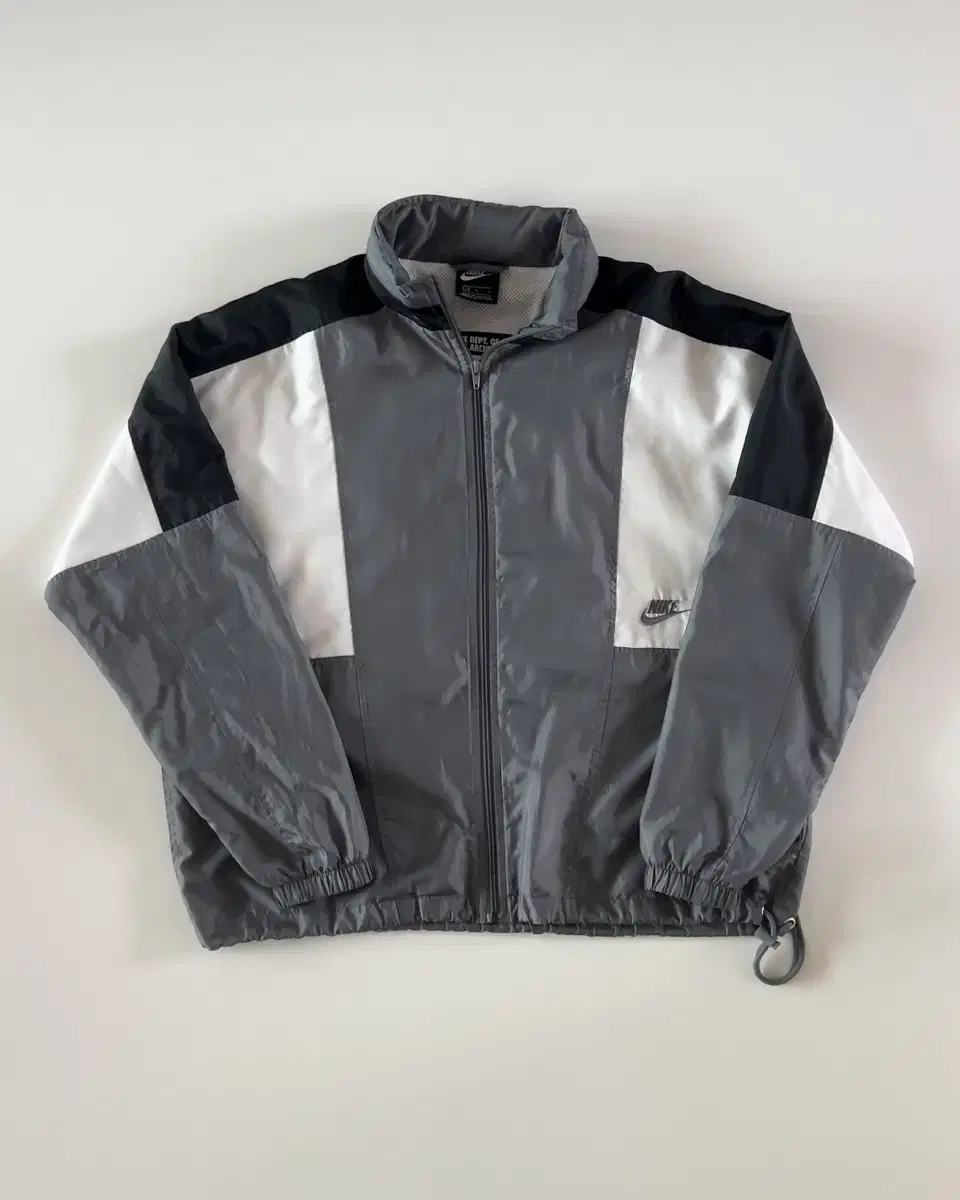 Nike Reissue Woven Windbreaker L (105)