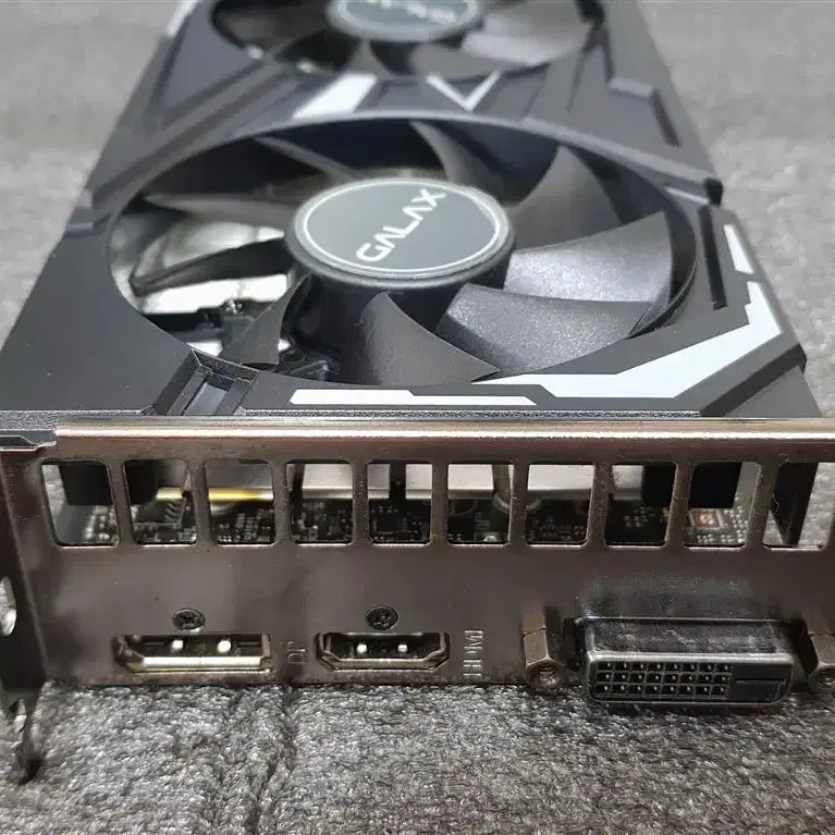 갤럭시 GTX1650 BLACK EX D6 4G 판매합니다.