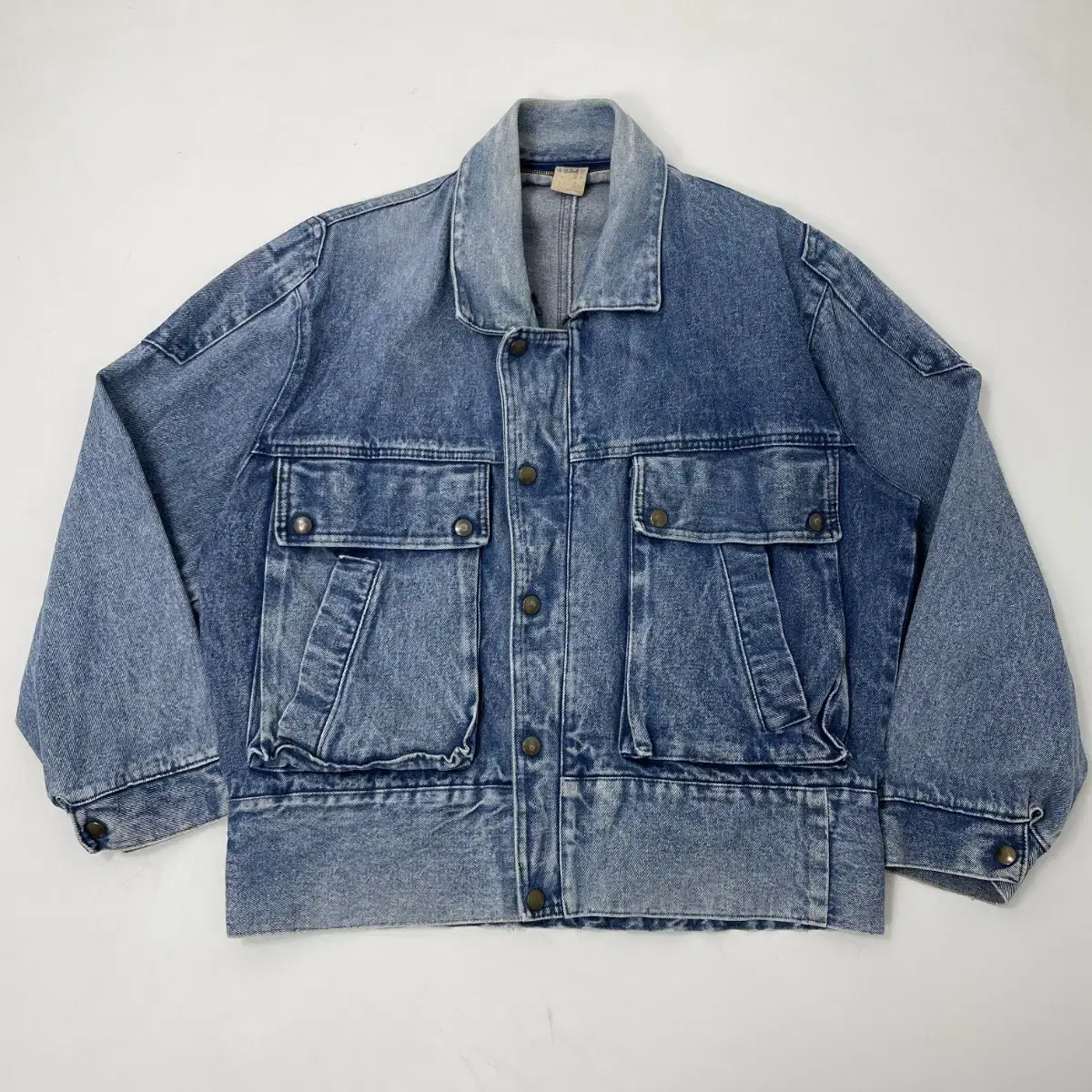 Big-pocket zip-up denim jacket