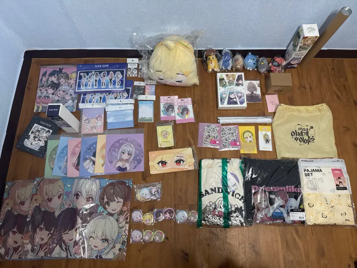 All ISEGYE IDOL merchandise sealed Sell Isepop+Isepe+Masedol in bulk