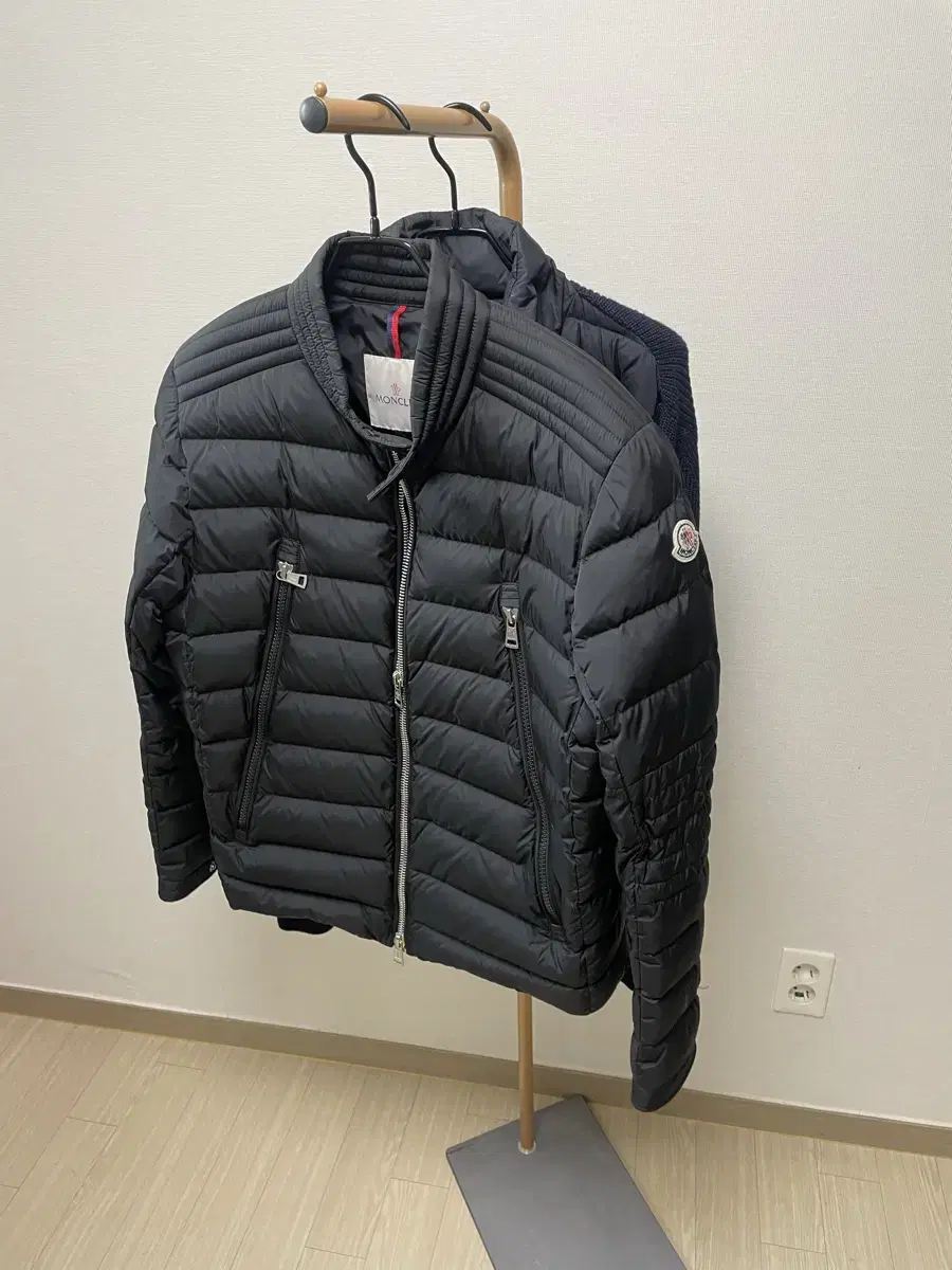 Moncler Amio size 4