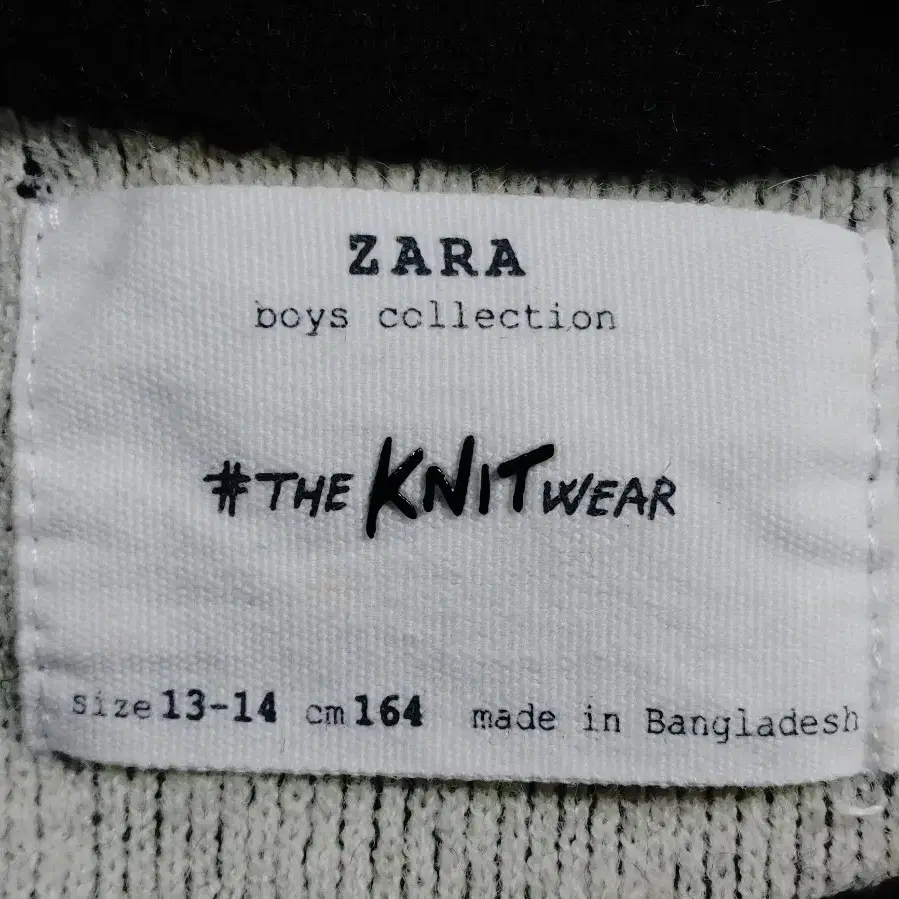 ZARA 자라 롯트와일러무늬 라운드 스판 니트티