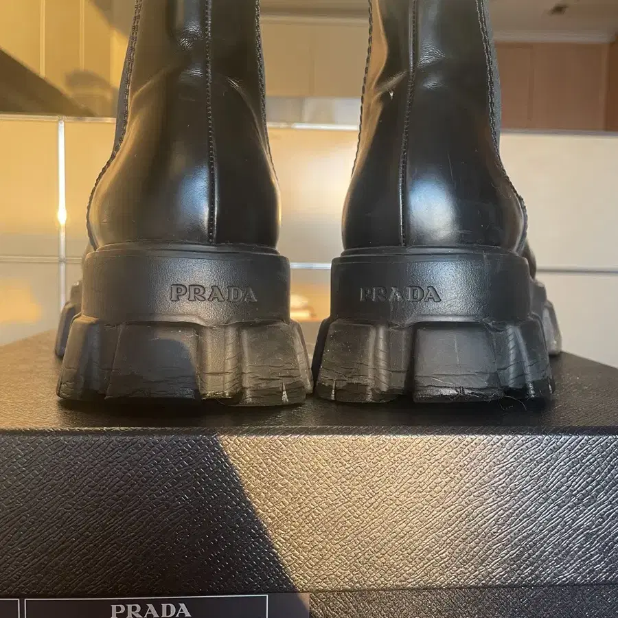 프라다 PRADA 모놀리스 첼시부츠 사이즈8