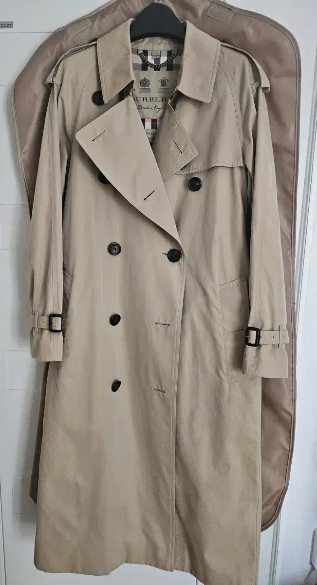 Burberry Kensington Heritage Trench Coat