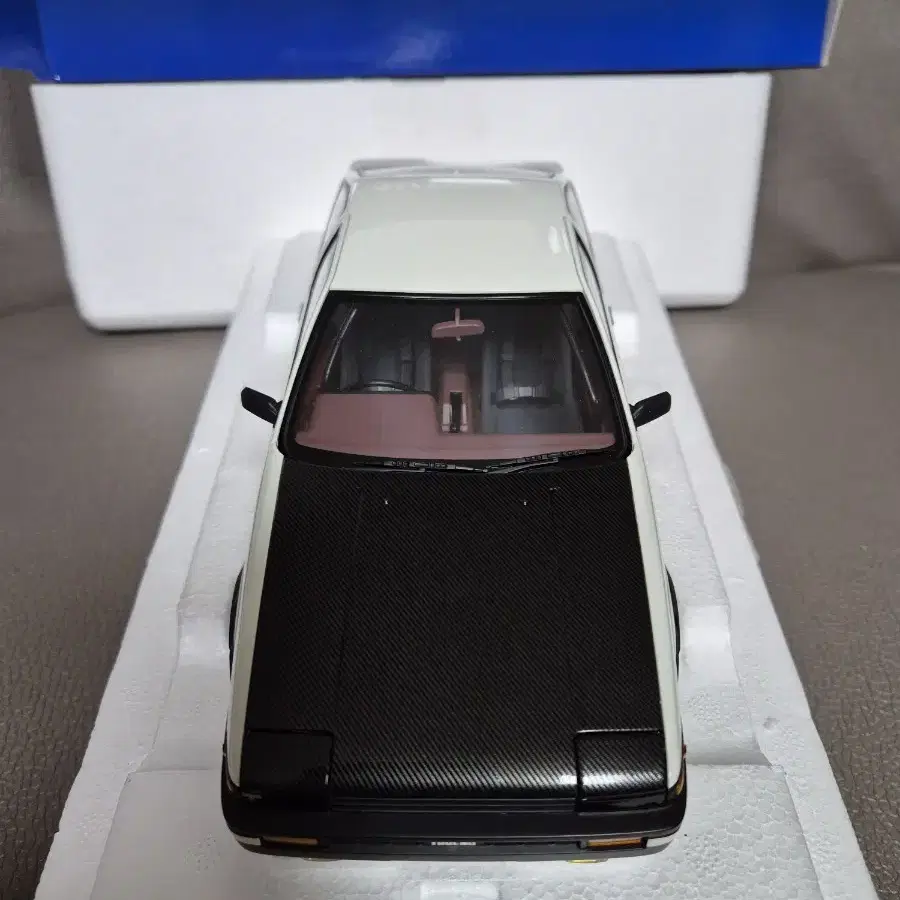 오토아트 1:18 이니셜D AE86 파이널ver. 판매합니다.