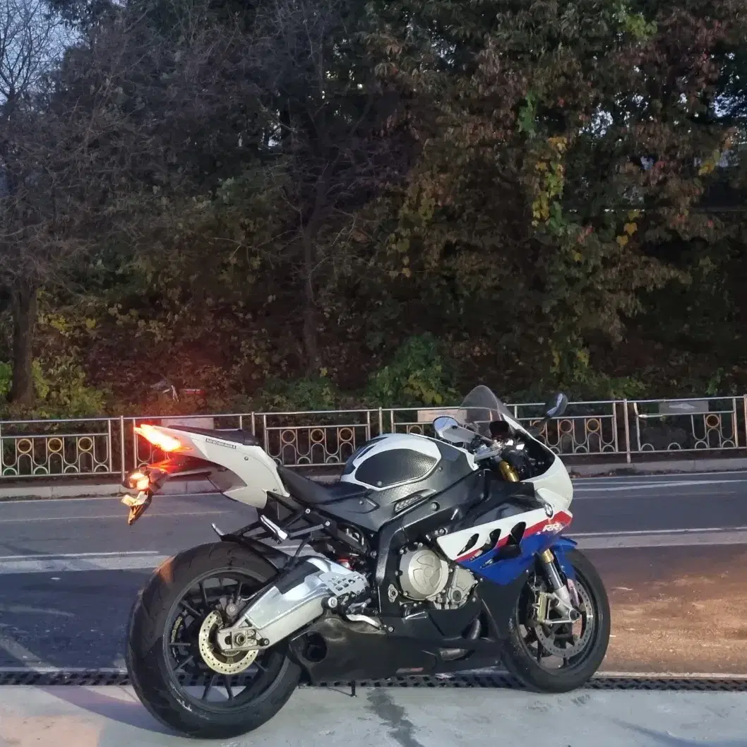 bmw s1000rr 11년식/투채널블박/머플러튜닝/급매