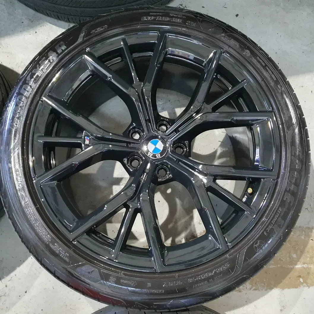 BMW G30 5시리즈 845M 19인치 순정 휠타이어 판매합니다