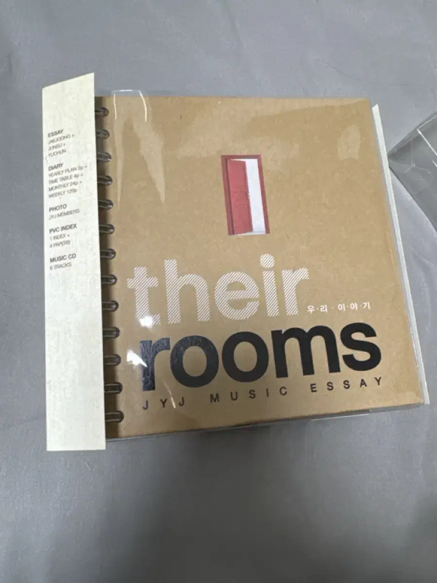 Jyj 에세이 their rooms