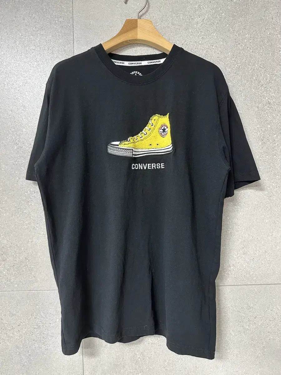 Converse boucle yellow sneakers black t-shirt