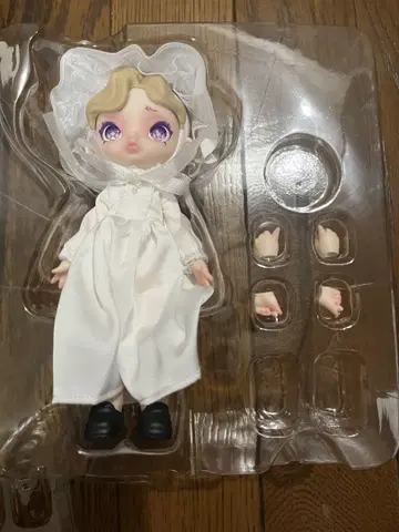 POPMART ToyCity LAURA 액션 피규어