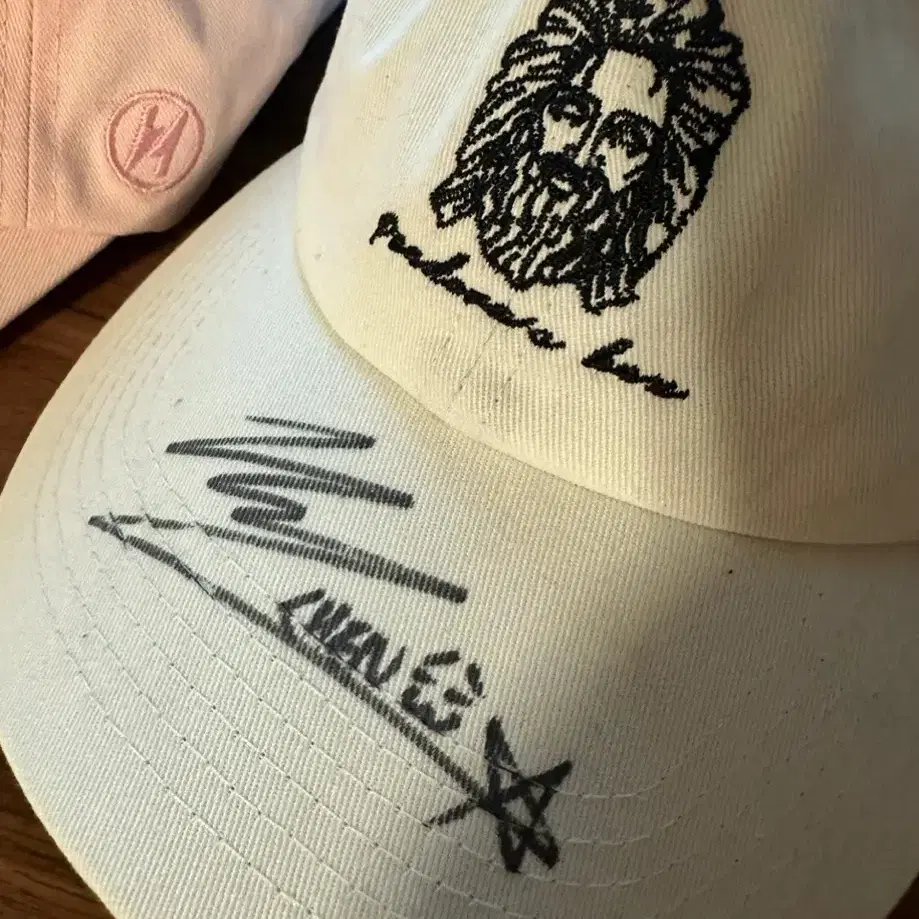 Hats on SMB / EXO 백현 친필싸인 모자 Hats on