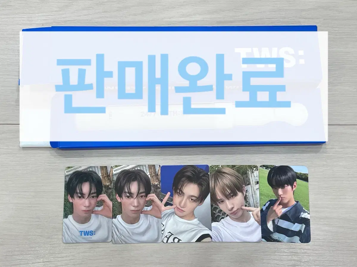 TWS lightstick Dohun HanJin JihoonKyungmin broadcast photocard