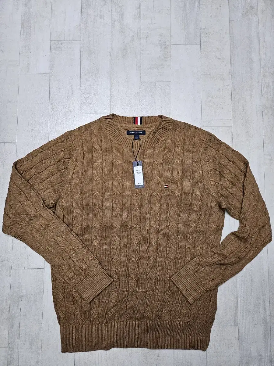 Tommy (Men's) Cotton pretzel cable knit camel size L new