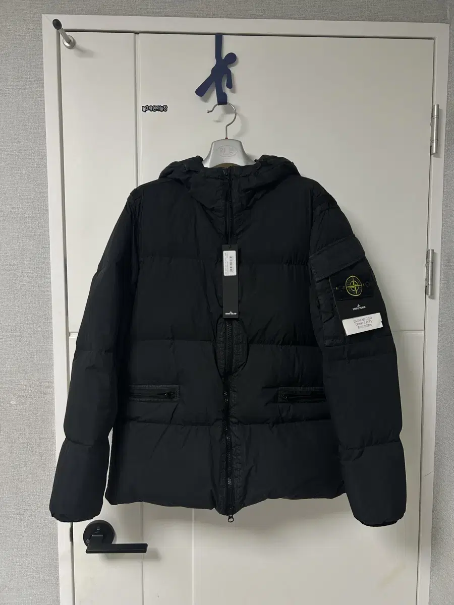 [New] {M} 22FW Stone Island Crinkle Wrap Black