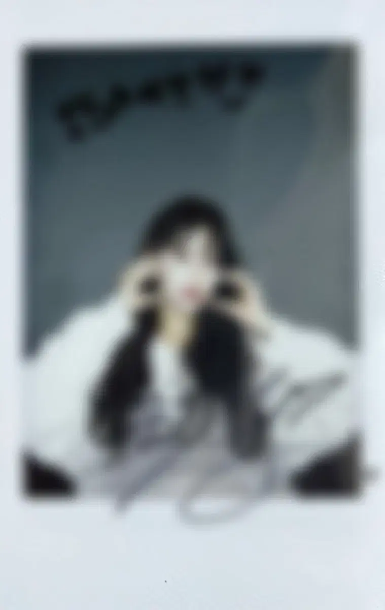 Fromis 9 baek jiheon sign pola