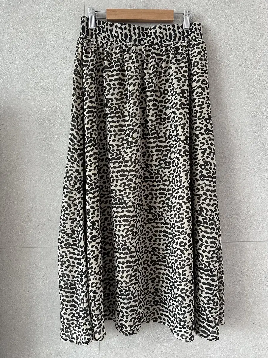 Leopard print flare long skirt L size