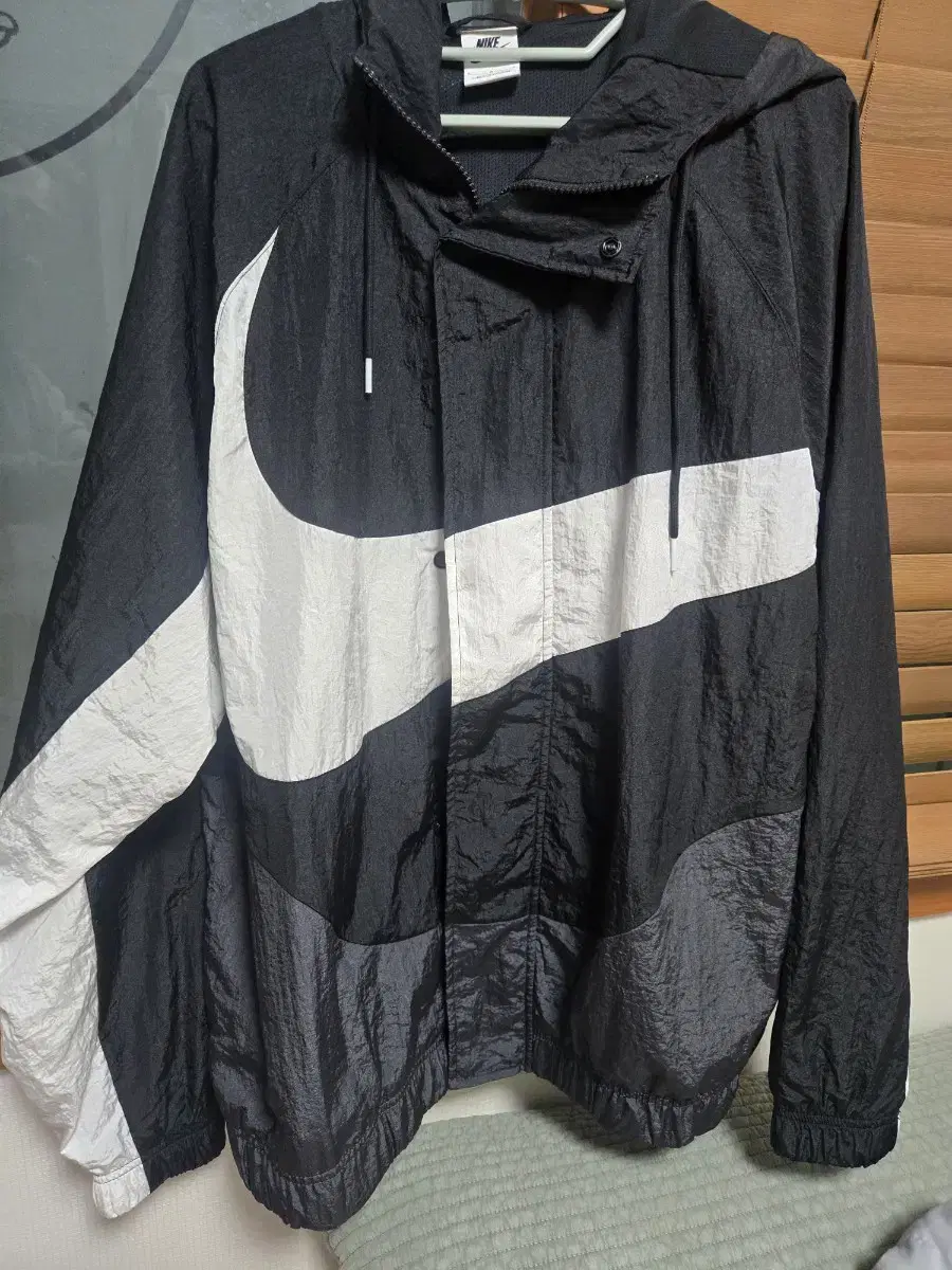 Nike Windbreaker size L