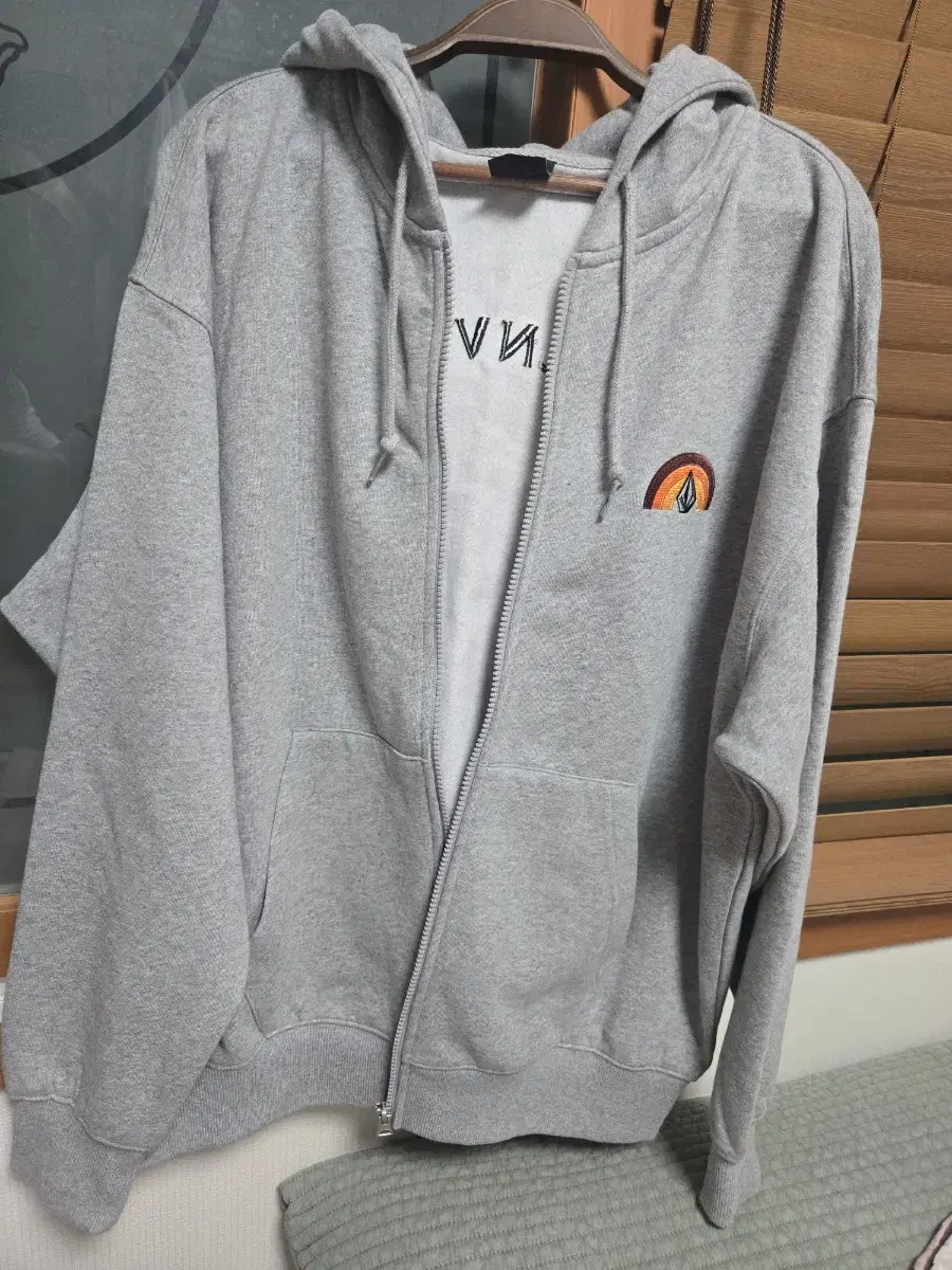 Volcom zip-up hoodie size M