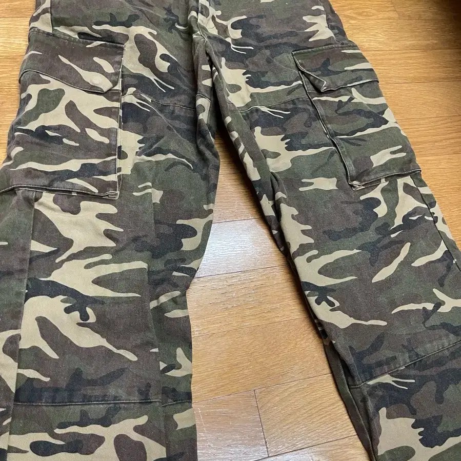 [L] 위캔더스 카모 카키 팬츠 CAMO CARGO PANTS