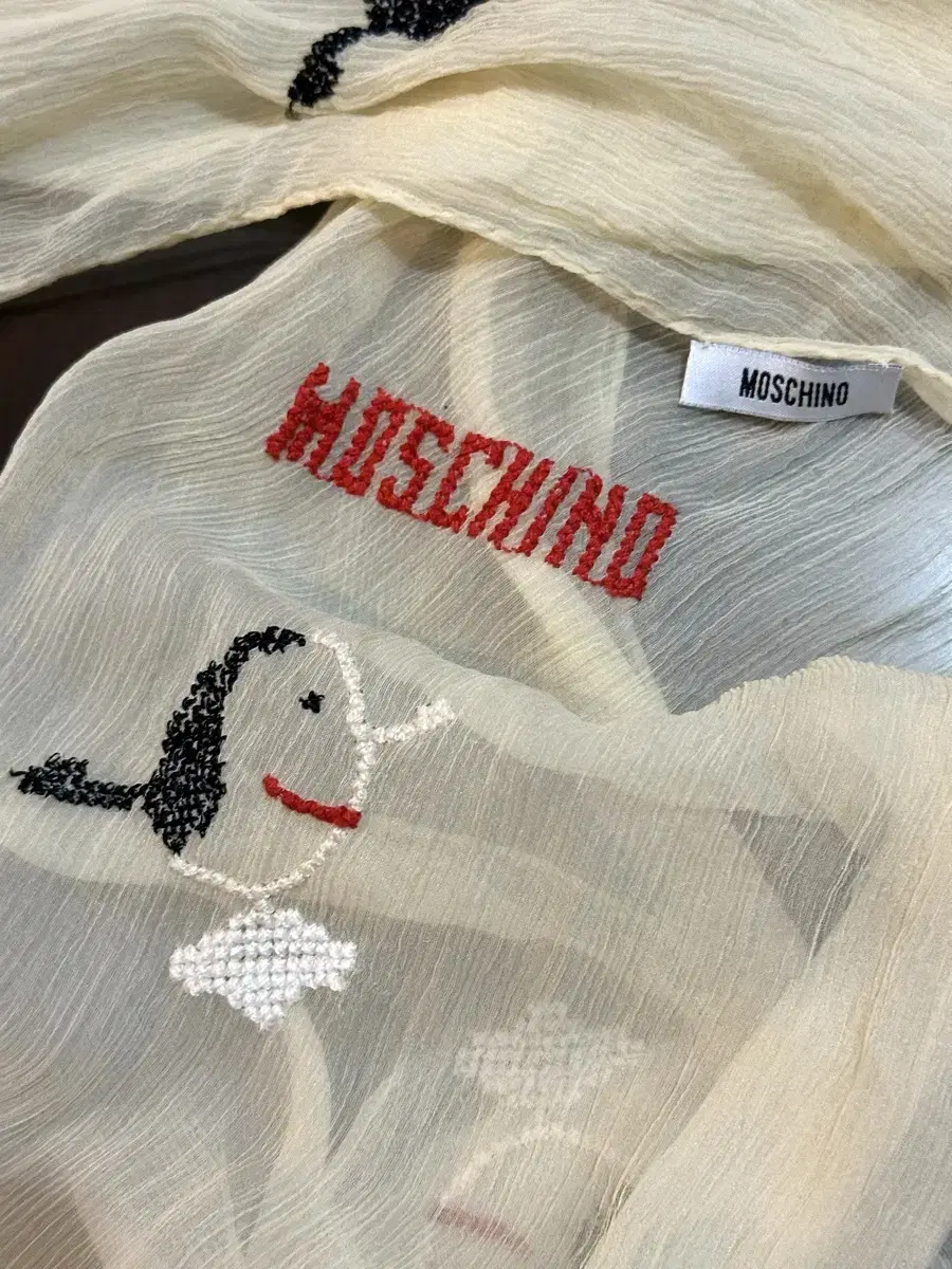 모스키노 moschino 쉬폰 스카프