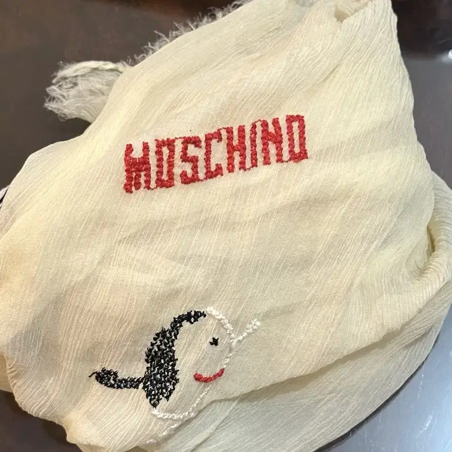 모스키노 moschino 쉬폰 스카프