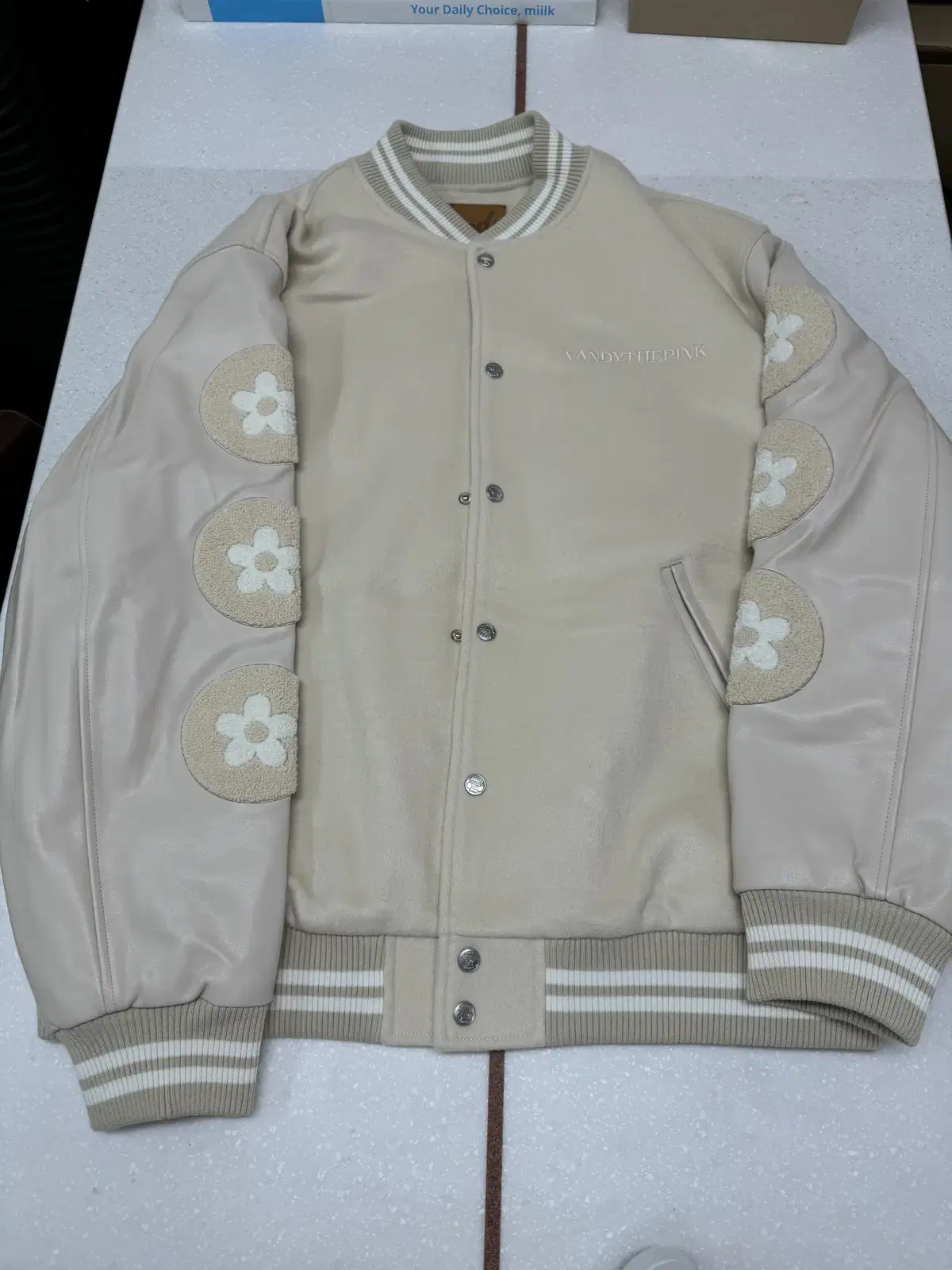 I'm selling a Vahn Dirty Pink Varsity White Lost in Finds size 2XL.