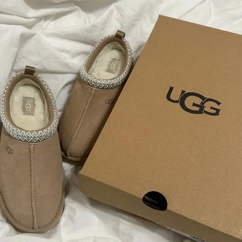 미국UGG 타즈 키즈(K) 샌드 235, 245(새상품)