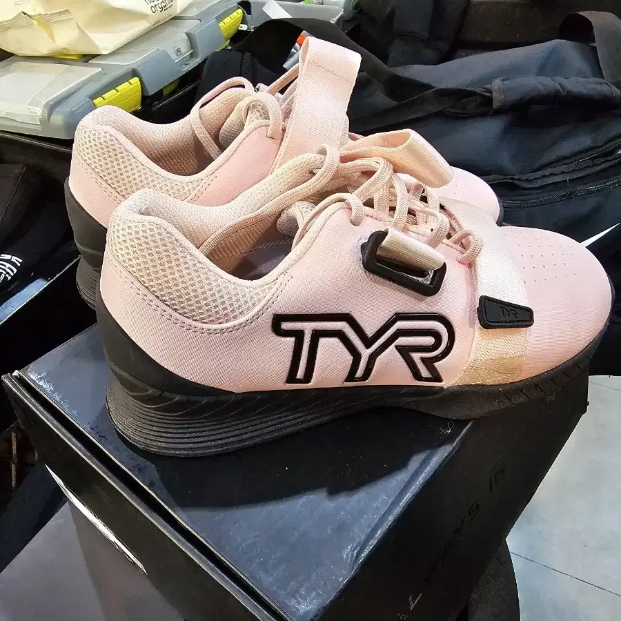 TYR L-1 PINK BLACK 색상 245mm