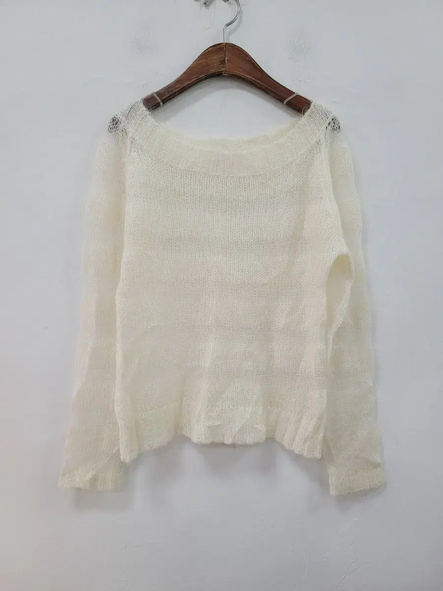 VAN Knit sweater