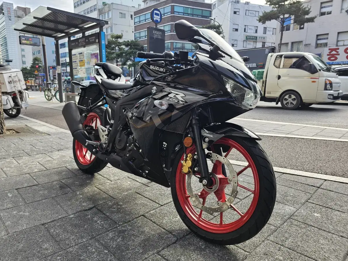 스즈키 GSX125R / 23년식 / 7천키로