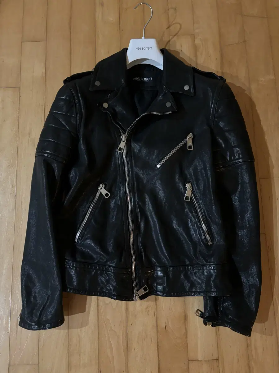 Nilvarette leather jacket size M