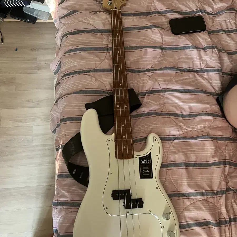 Fender bass 멕펜 베이스 폴라화이트