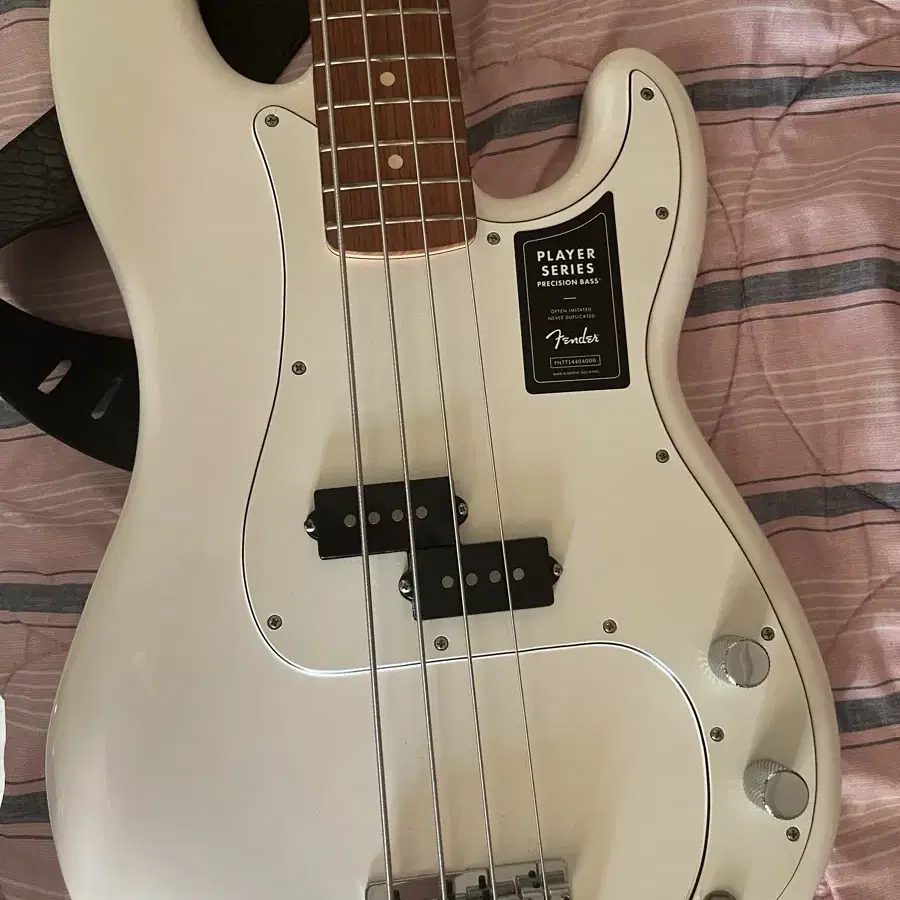 Fender bass 멕펜 베이스 폴라화이트