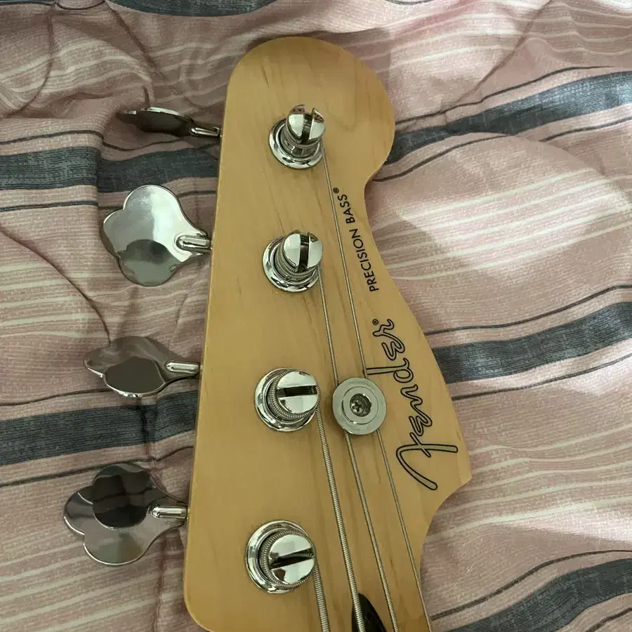 Fender bass 멕펜 베이스 폴라화이트