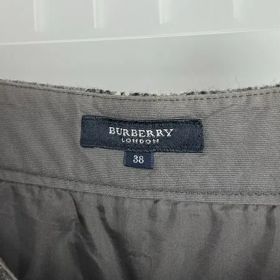 BURBERRY 패턴 울 스커트