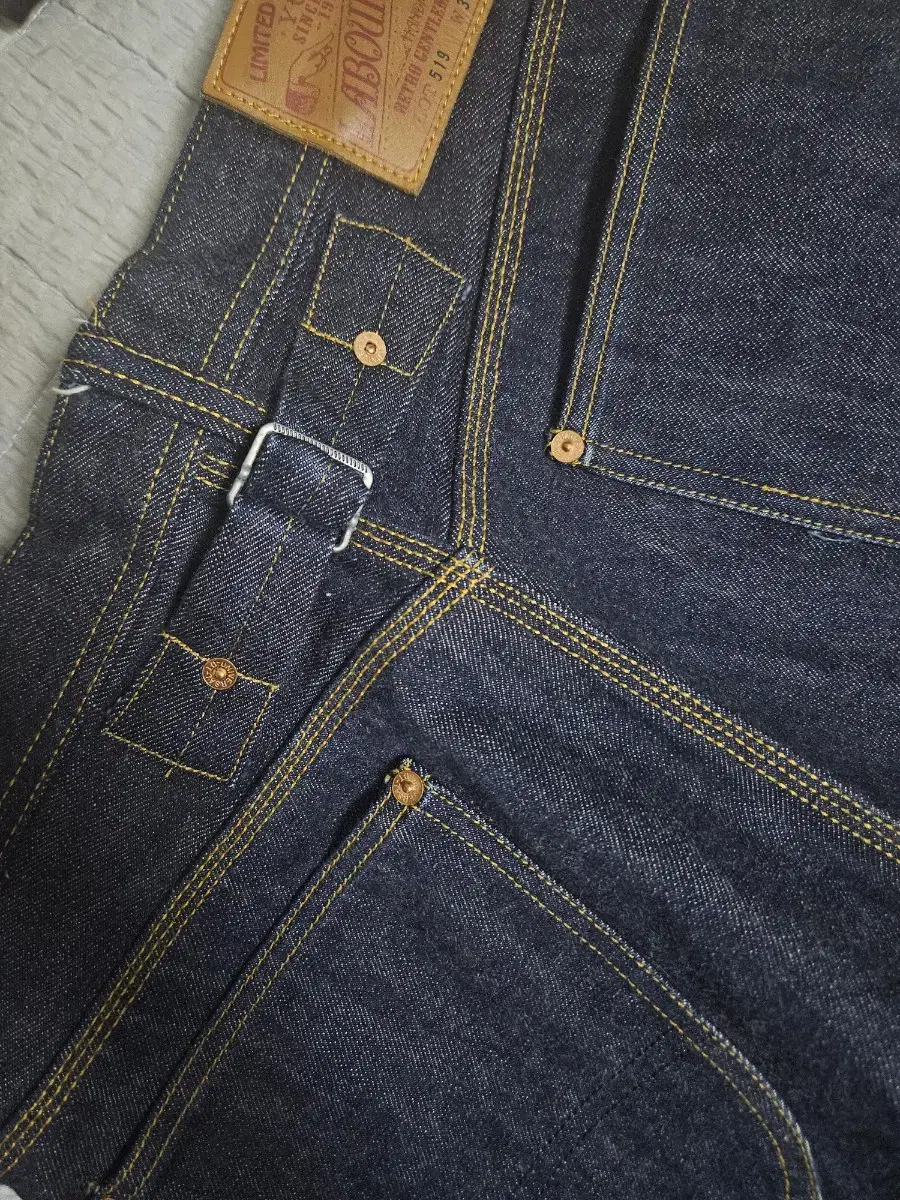 (32) Laver Union KT-519 Selvedge Denim 16.5oz