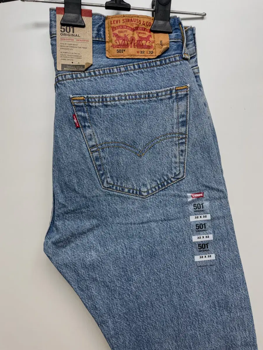 (New) Levi's 501 Original Light Blue 32 size 32