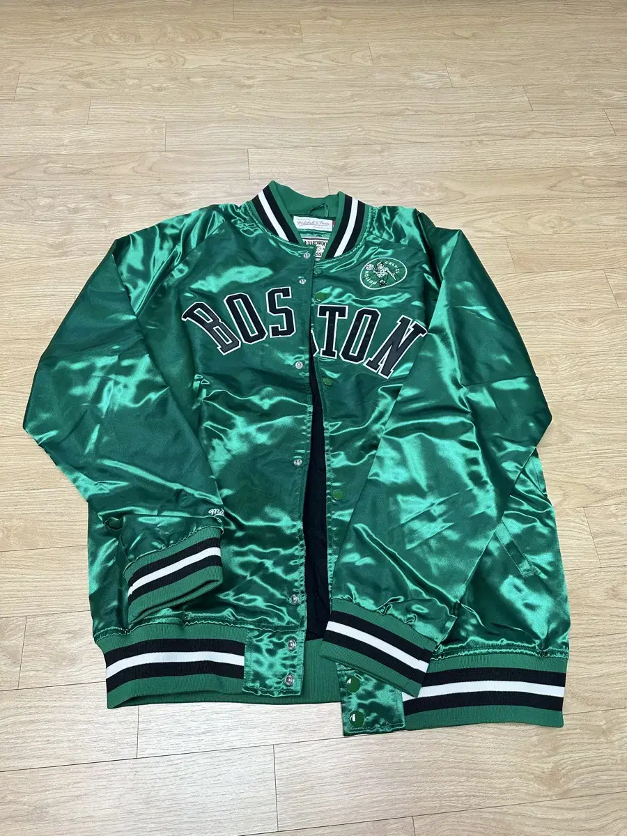 Mitchell & Ness Boston Celtic Satin Jacket