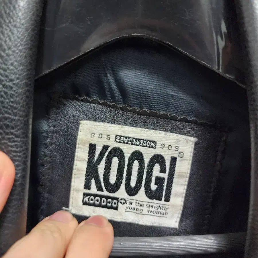 KOOGI 크롭 헤비가죽 라이더자켓