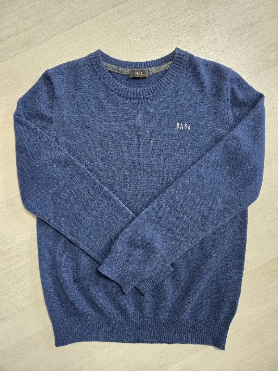 Dax Cashmere Knit (55-66) in good condition