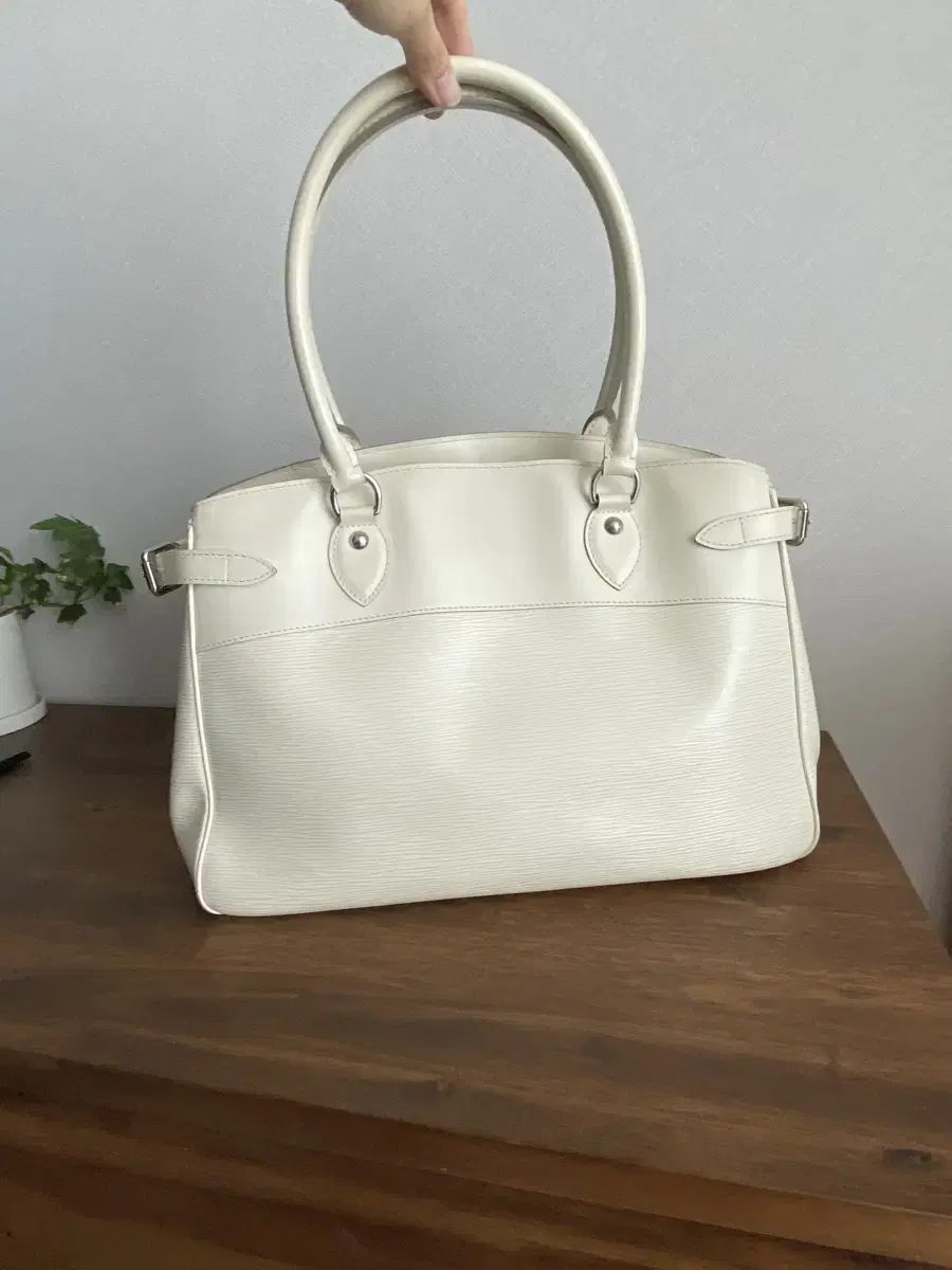 LOUIS VUITTON Passy GM Epi Leather Ivory