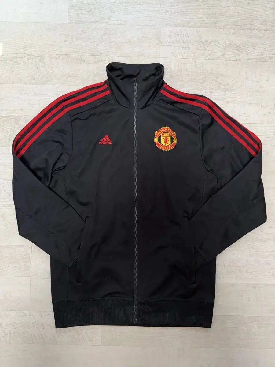 (100) Adidas Manchester United Tracktop