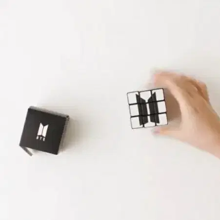 방탄 팝업 스토어 로고 큐브 미개봉 BTS LOGO CUBE