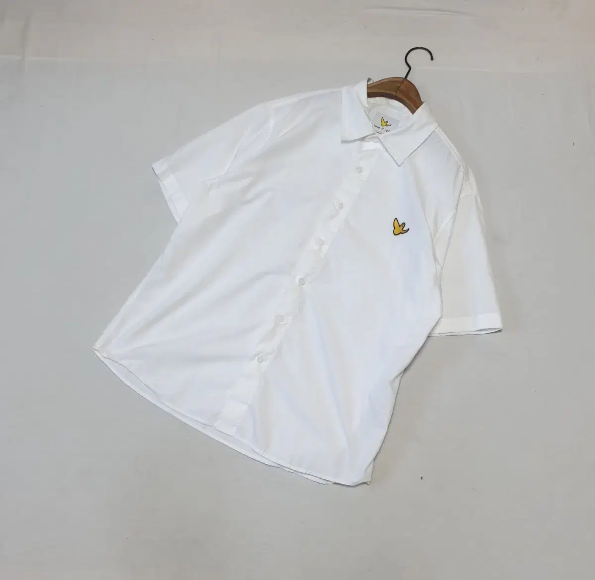 White short-sleeved shirt in warped cotton